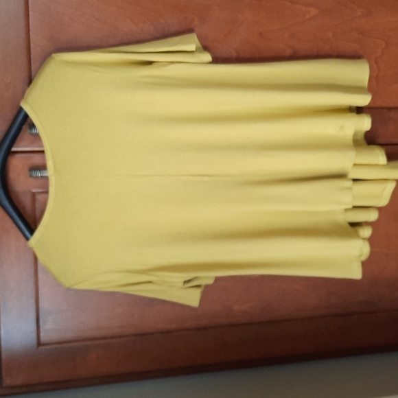 SHORT SLEEVE TOP - Picture 2 of 4